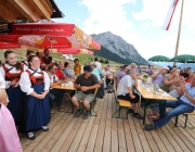 „Dorffest“ auf der Mieminger Hochfeldern Alm