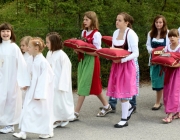 Herz-Jesu-Prozession 2013 – Pfarrfest in der Barwieser Agrarmaschinenhalle