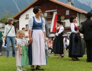 Herz-Jesu-Prozession 2013 – Pfarrfest in der Barwieser Agrarmaschinenhalle