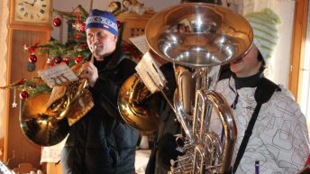 Die Musikkapelle wünscht allen in Mieming "ein gesundes, erfolgreiches und glückliches neues Jahr 2013".  Foto: Knut Kuckel