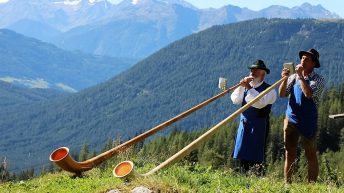 Alphornbläser beim Almfest auf der Marienberg Alm, Foto: Knut Kuckel